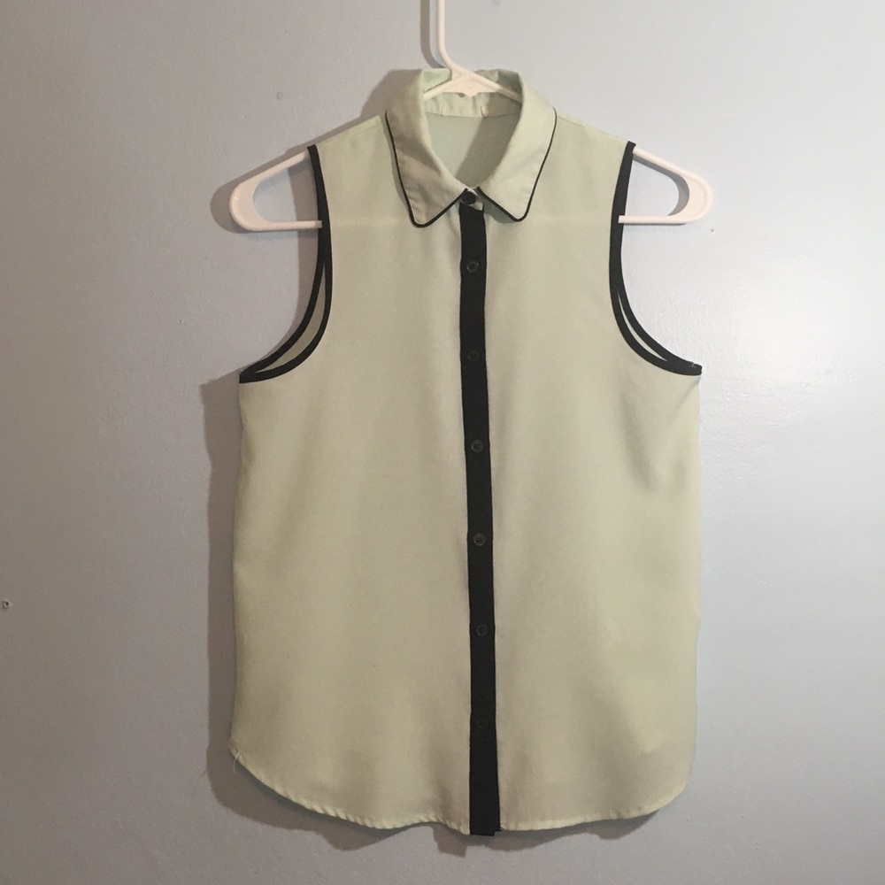 Seafoam Green Sleeveless Button Down Top w Piping